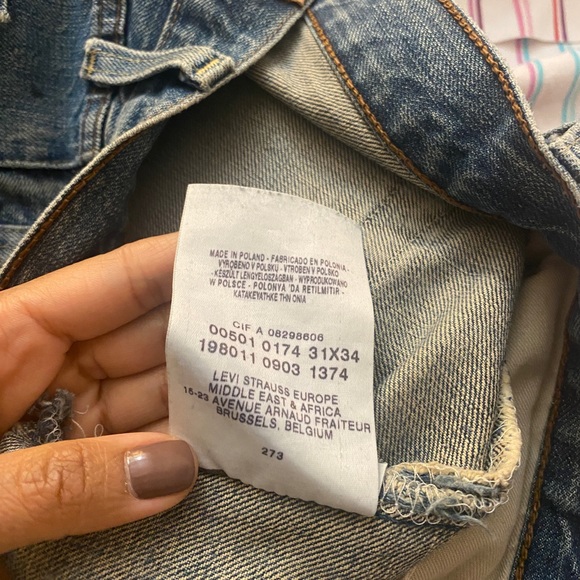 Distressed 501 Levi shorts - Picture 4 of 5